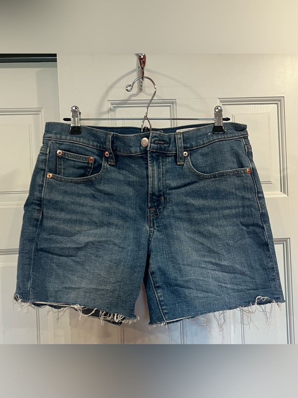 GAP 5” Girlfriend Mid-Rise Shorts